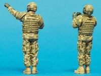 135 resin white model world war ii american armored infantry brigade commander 2 man group needs to be hand painted model