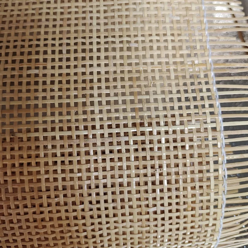 

2.0mm Checkered 40/45/50cm Width Natural Indonesian Rattan Cane Webbing Roll Rattan Wicker Chair Cabinet Furniture DIY Material