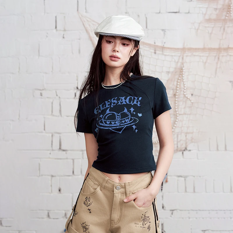 Фото Укороченная футболка ELFSACK Devil Heart Print Fitted Baby Tee с круглым вырезом, 2 цвета №2