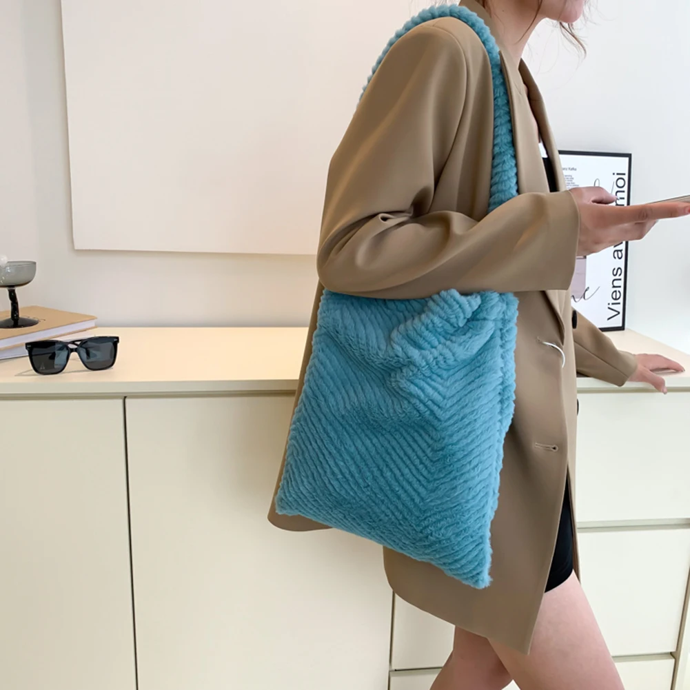 

Осенне-зимняя школьная сумка для девочек, вместительные однотонные сумки для покупок, элегантные мягкие плюшевые пушистые меховые тоуты дл...