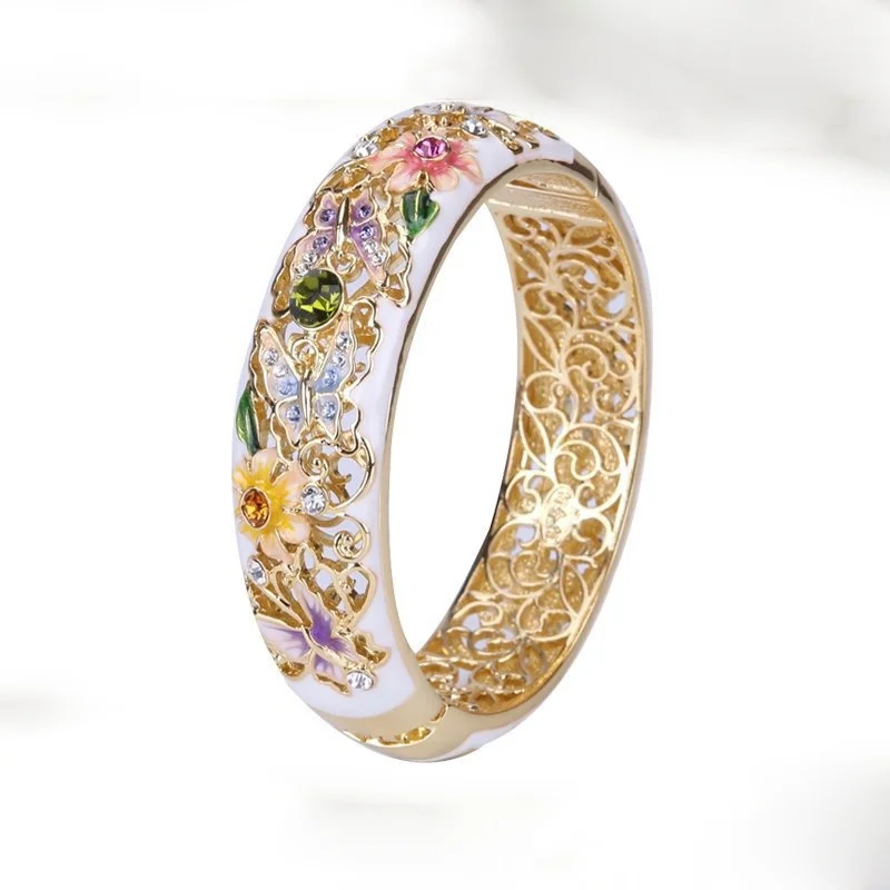 

Fashion Gold Color Butterfly Flower Leaves Pattern Ladies Ring Micro Paved Colorful Rhinestone Crystal for Women Party Jewelry
