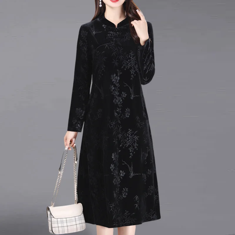 Женское платье миди с дисковой пряжкой