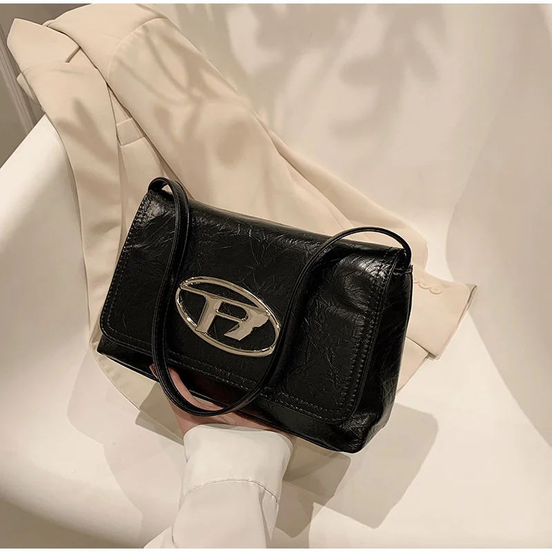 

2023 New Design High-end Armpit Women's Silver Shoulder Flap Crossbody Small Square Street Bag Brand Design half moon Saddle Bag