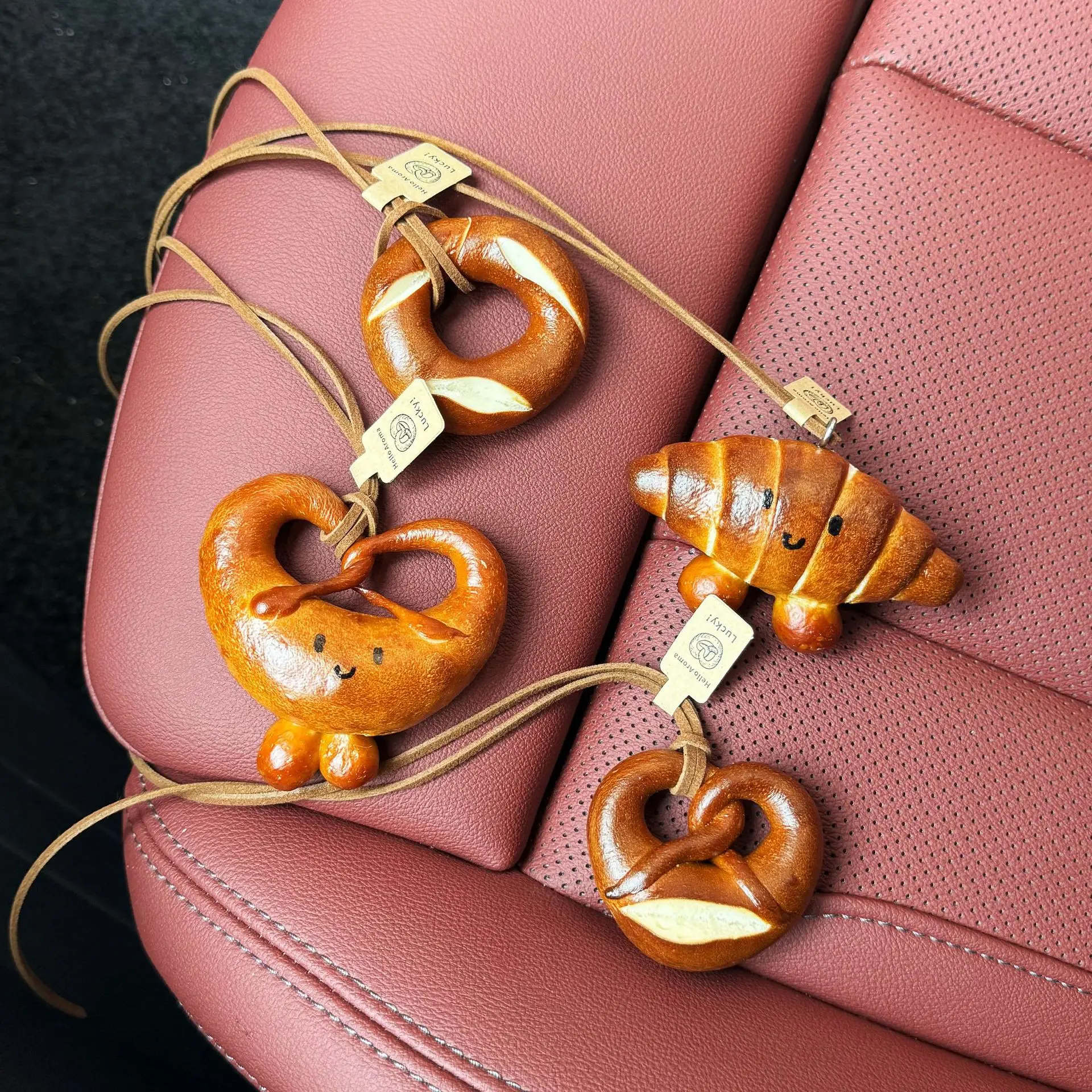 Брелок для хлеба ручной работы пробковый ремешок зеркало заднего вида подвесное