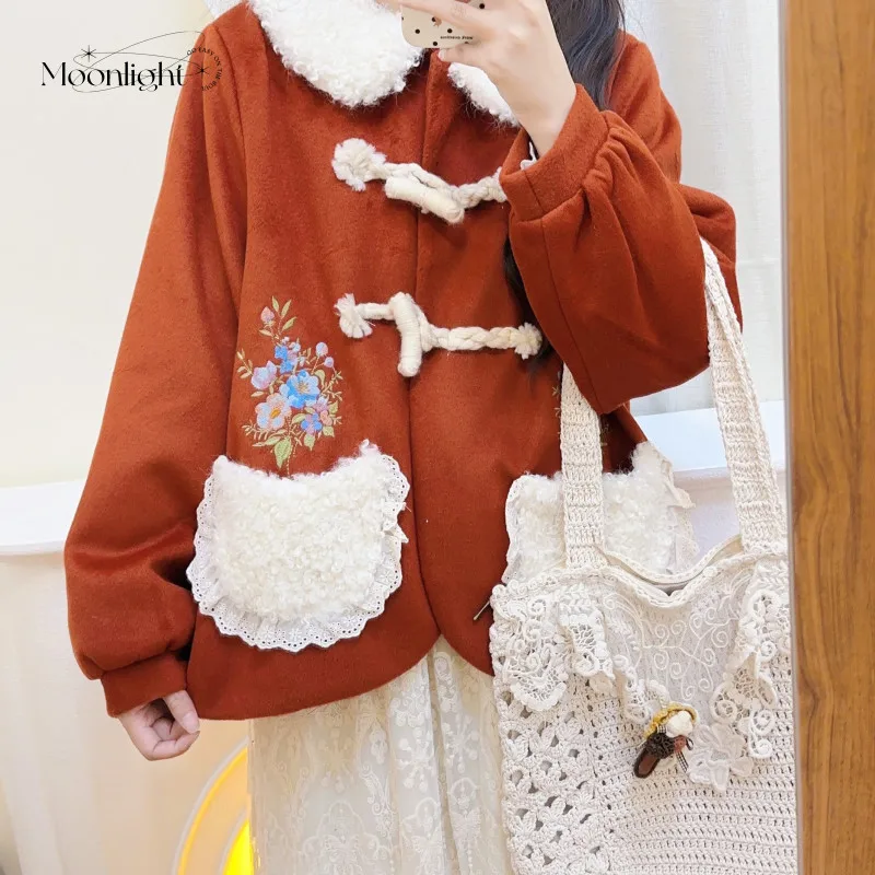 

Куртка женская из овечьей шерсти с вышивкой в винтажном стиле