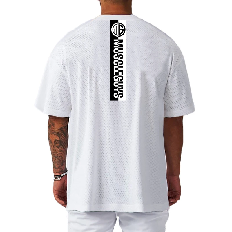 

Спортивная одежда Muscleguys, сетчатая Мужская футболка большого размера для фитнеса, уличная одежда в стиле хип-хоп, свободная футболка с рукавом до локтя для бодибилдинга