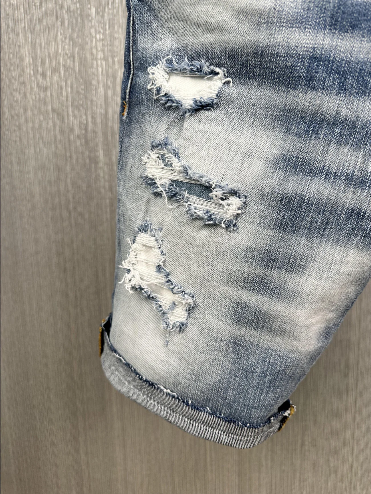 2023 Spring/Summer New D2 Jeans Fashion Men's Washed and Worn Hole Printing Graffiti Slim Fit Micro Elastic Denim Shorts Men