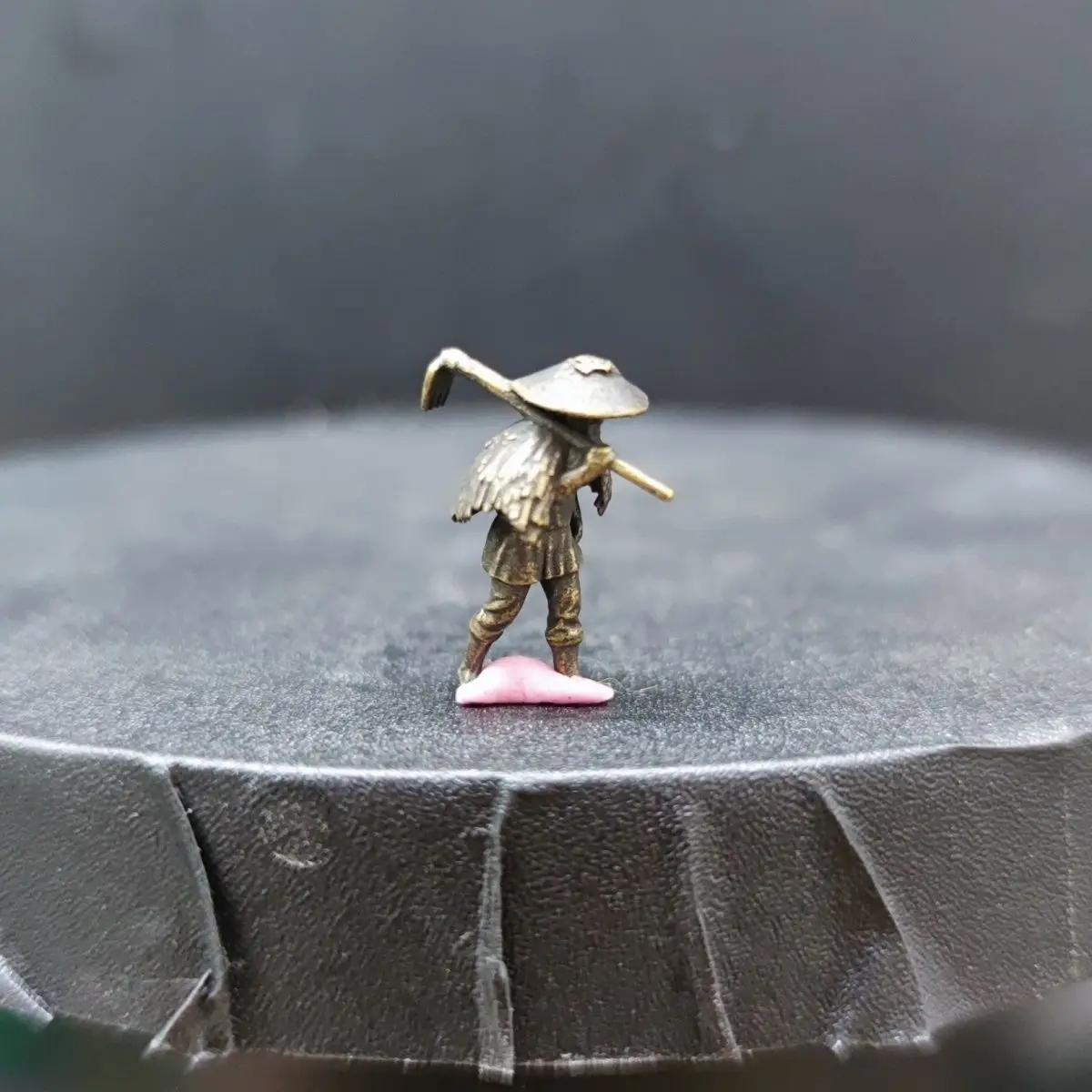 

Миниатюрная ландшафтная модель из чистой латуни, украшение для игрушки, гора, старая ферма, песочный стол, маленький человек, мясистое украшение бонсай