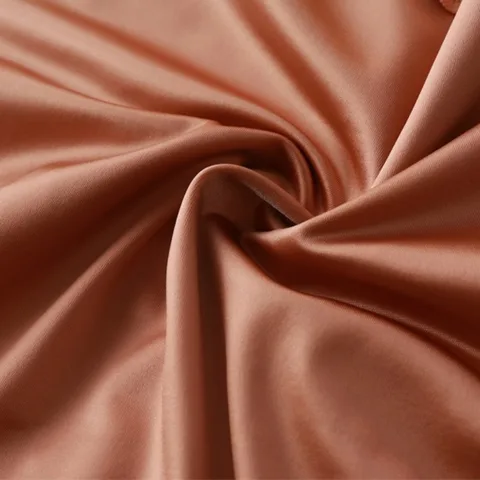 Табиғатта трусисыз әдемі семіз әйелдер