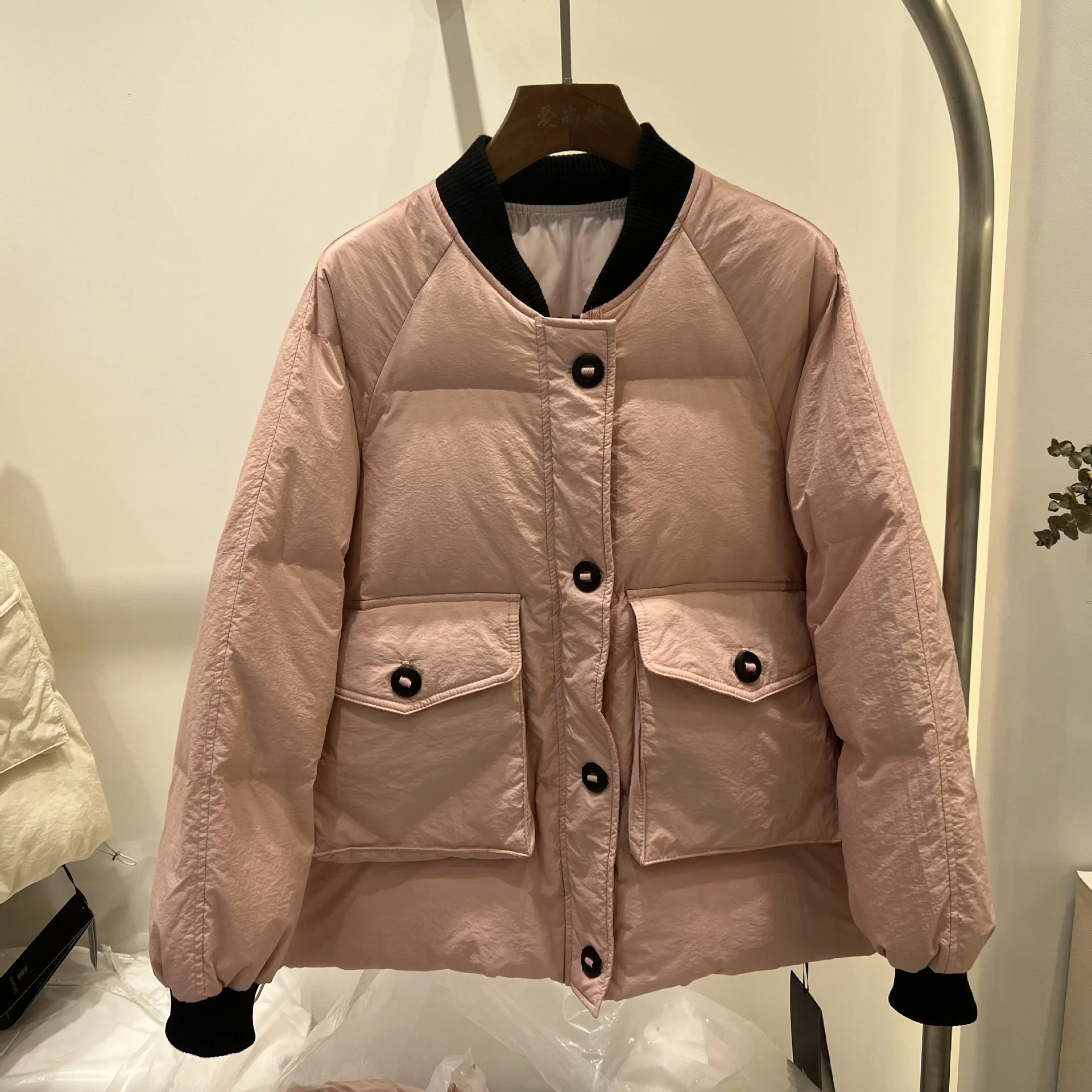 

2023 autumn and winter new anti-season clearance down jacket women's short baseball neck round neck thick white duck down coat
