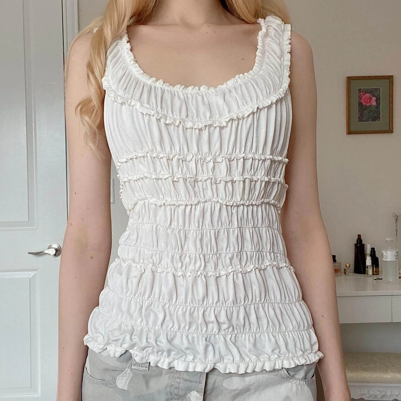 

Блузка женская белая без рукавов с круглым вырезом