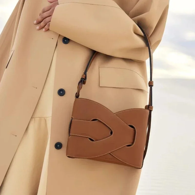 Женская кожаная сумка-клатч