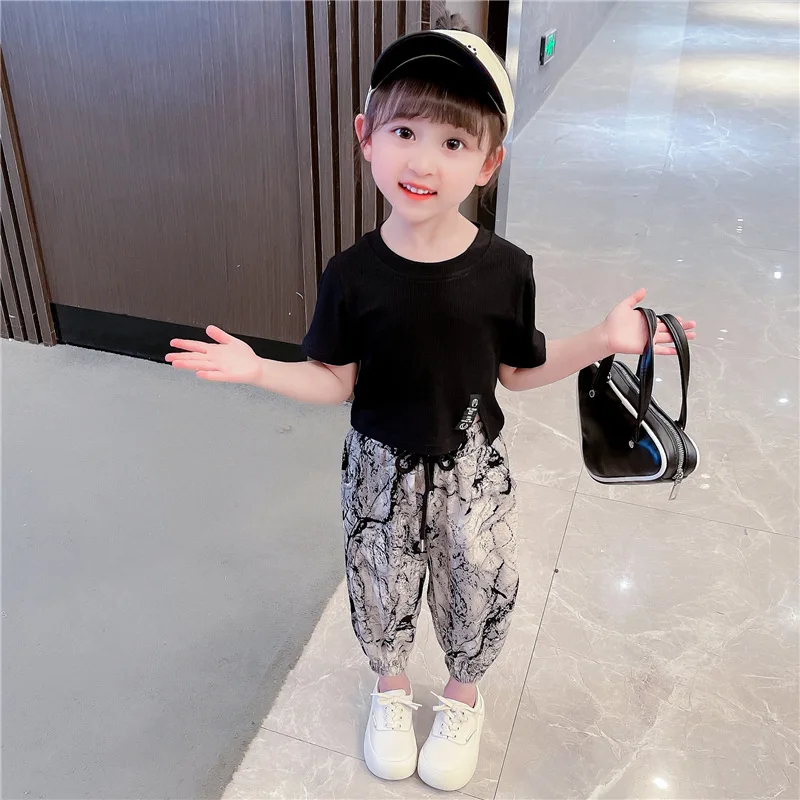 

Girls Suit 2022 Summer Girl Baby Fashionable Thin Short-sleeved T-shirt + Ninth Pants Summer Suit Baby Girl Outfit Set