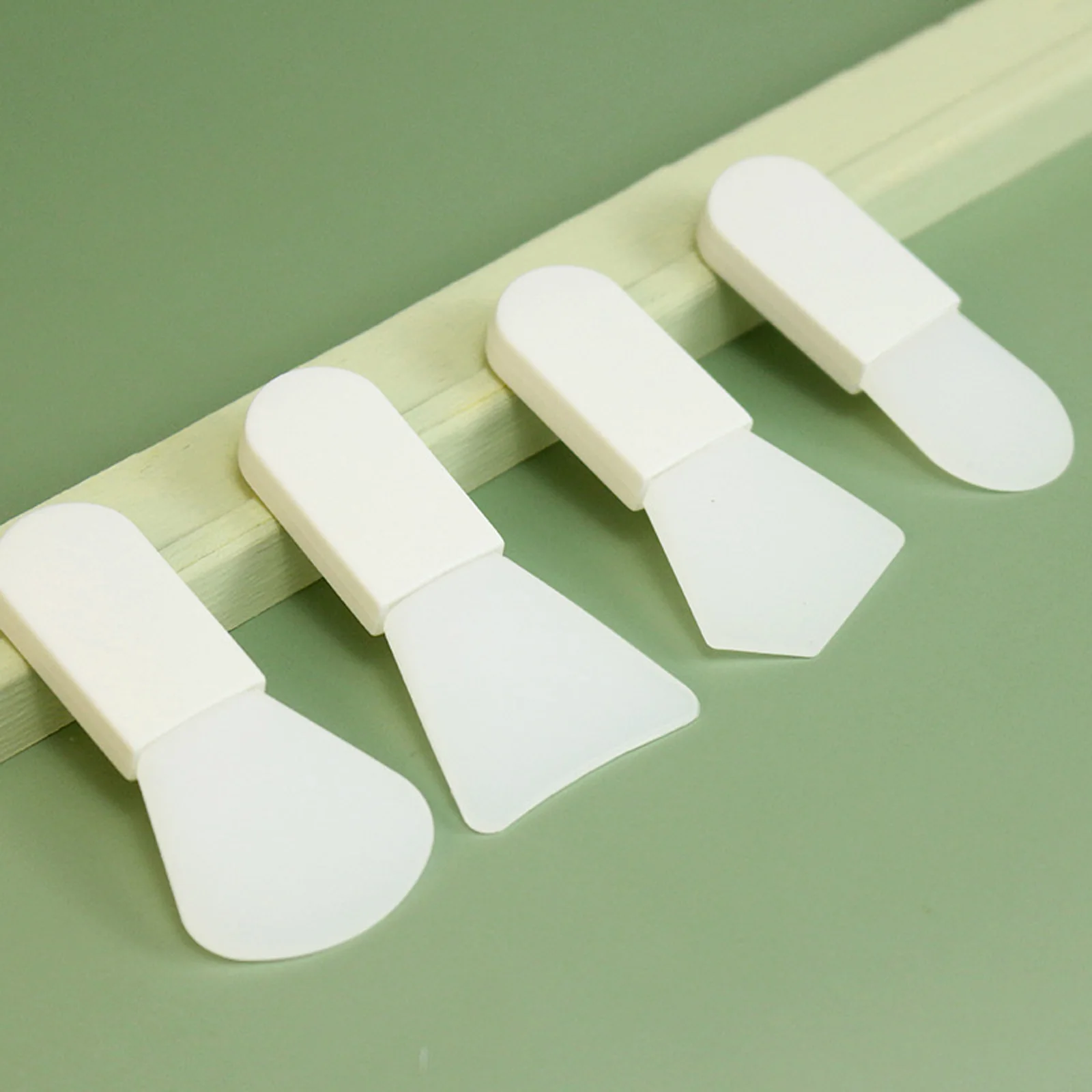 

1 Pcs Mini Face Mask Brush Silicone Facial Mask Mud Mixing Brushes Soft Fashion Beauty Women Skin Face Care Beauty Makeup Tools