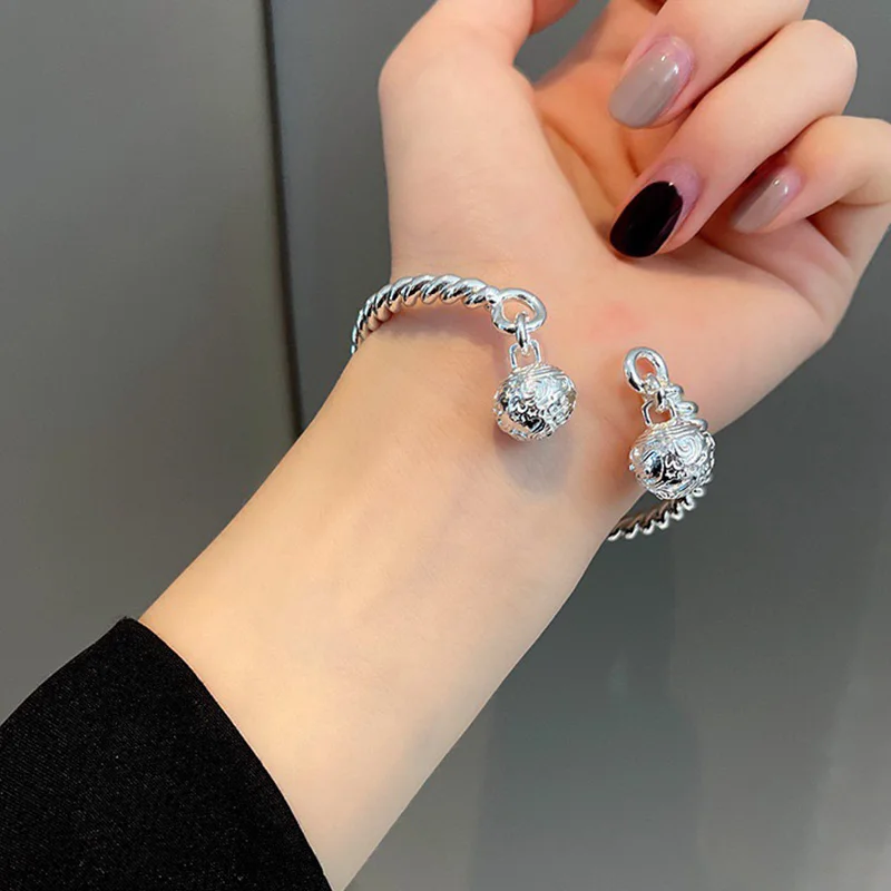 

Double Tinkle Bell Bracelet Hollow Out Crisp Sound Simple Design Lovers Valentine's Day Girlfriend Engagement Gift Free Shipping