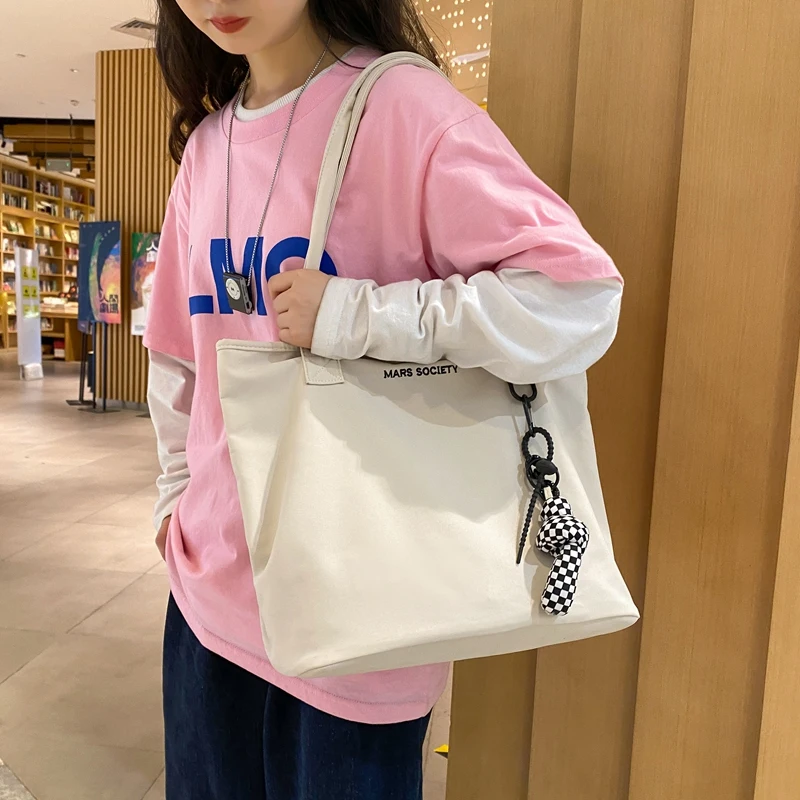 

Модная однотонная женская сумка, простая сумка с вышивкой алфавита, легкая нейлоновая сумка на плечо, большая женская сумка для покупок