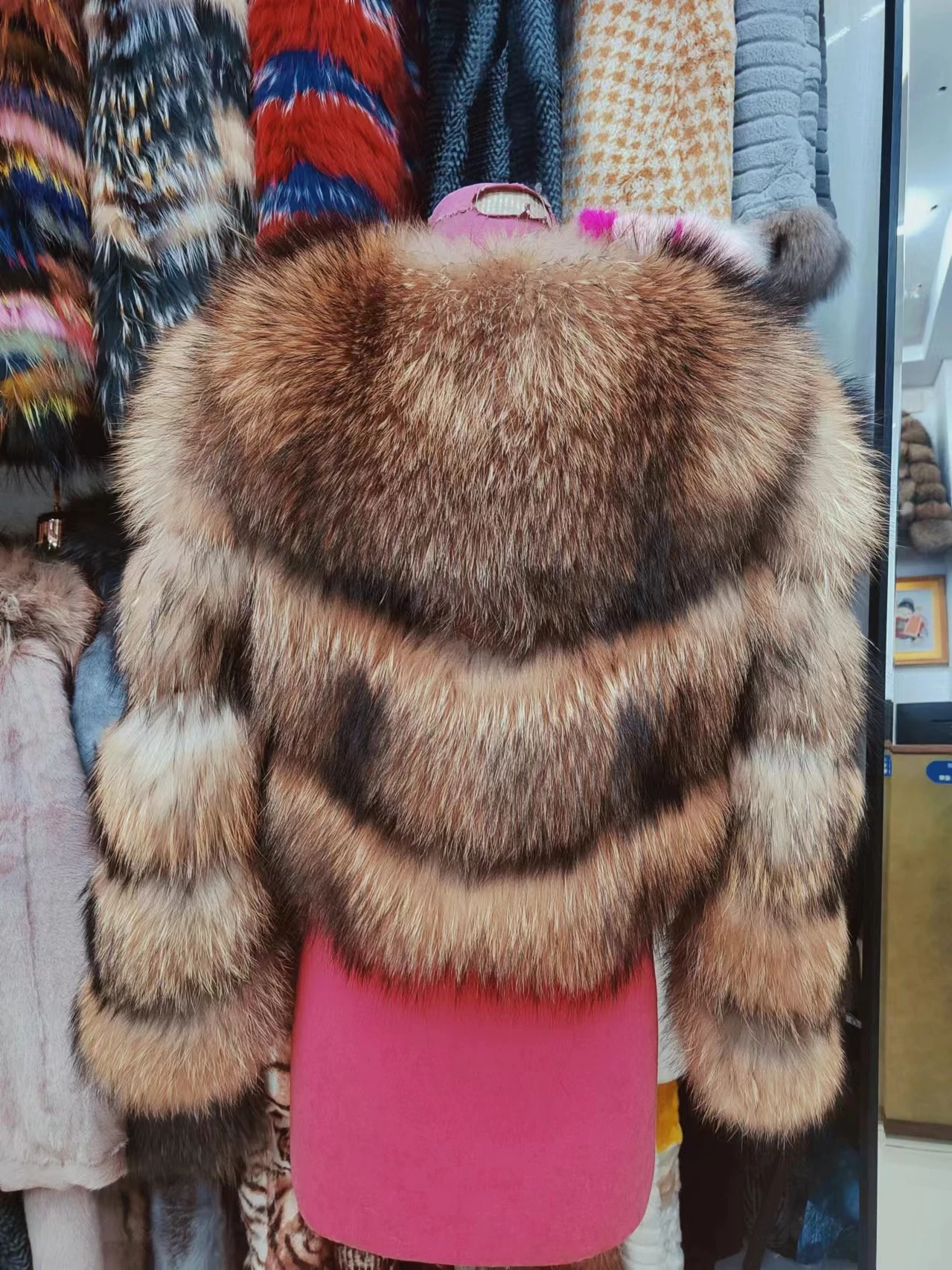 Новая зимняя женская теплая шикарная куртка естественного цвета с длинным