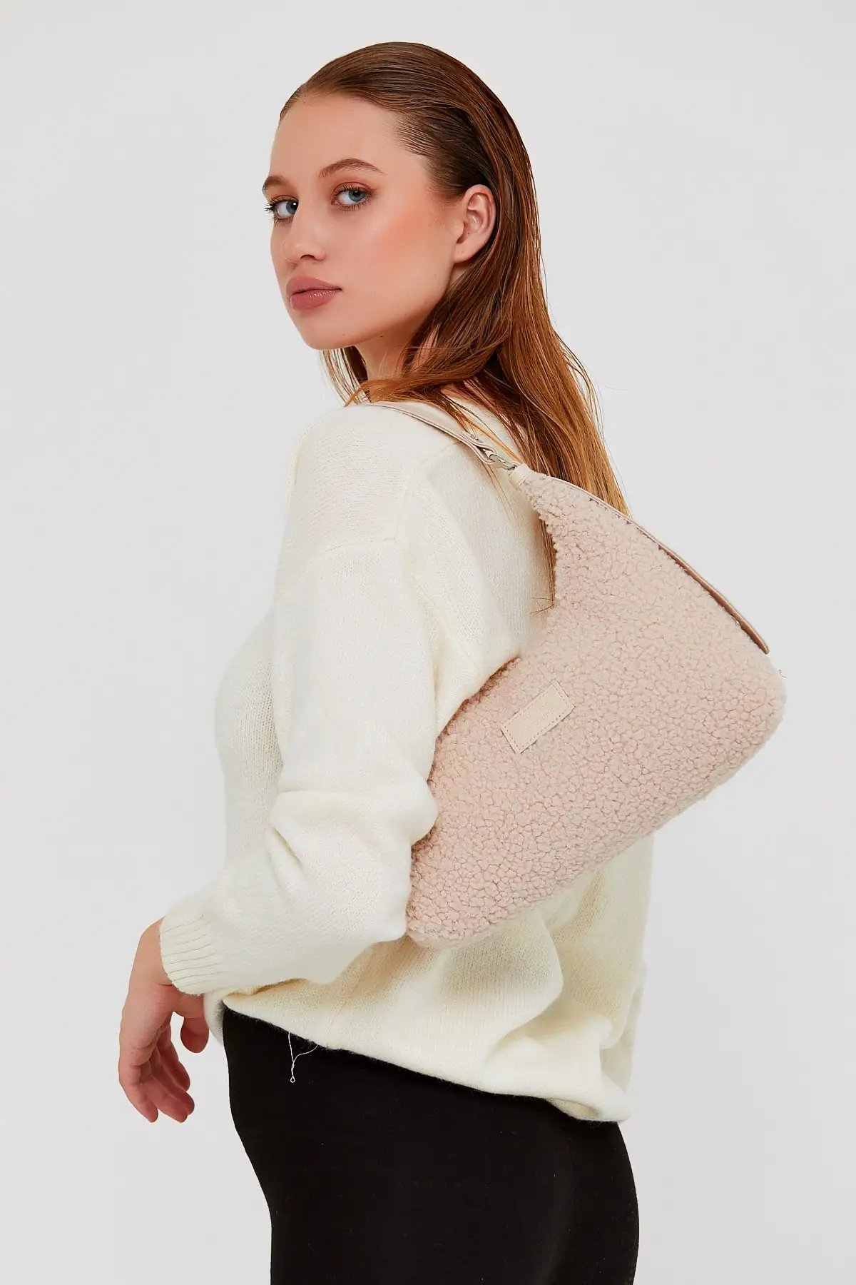 Женская сумка-багет из искусственного меха |