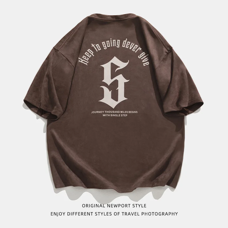 

Мужская замшевая футболка с коротким рукавом, с принтом букв