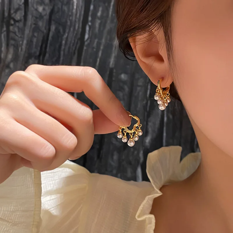 

2022 New Simple Golden Geometric Rhinestones Pearl Earrings Female Personality Fashion Earrings Wedding Jewelry Birthday Gifts