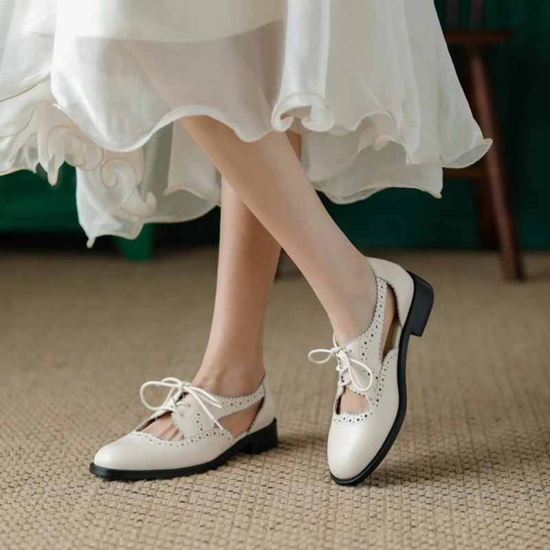 

2021 Spring/Summer Women Shoes Solid Split Leather Shoes for Women Round Toe Low Heel Brogues Vintage Hollow Dot Women Pumps