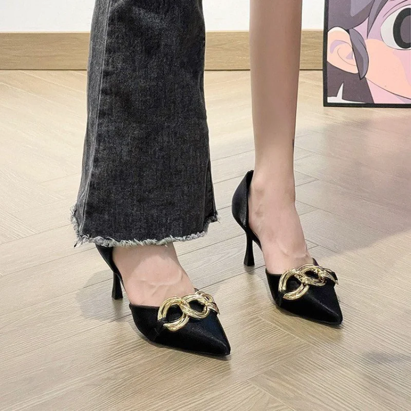 

Новинка 2023, элегантные женские сандалии на высоком каблуке с металлической пряжкой и жемчугом, корейская мода, женская обувь с острым носком, женские босоножки