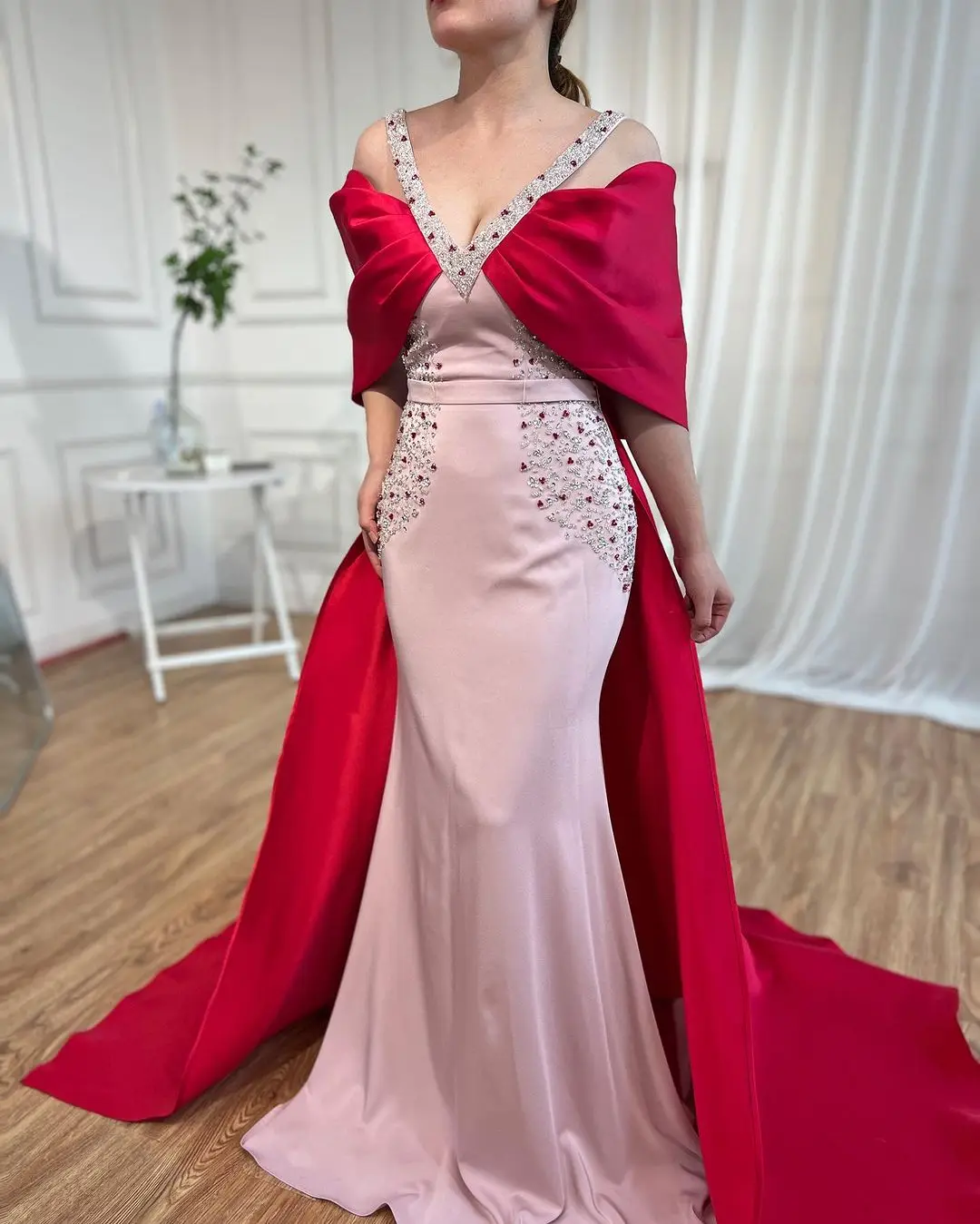 

Vintage Mermaid V Neck Long Prom Dresses Beadings Pleated Backless Evening Gowns Floor Length Formal Party Dresses