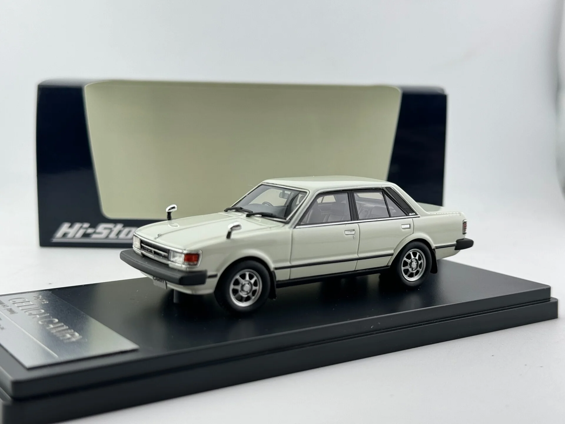 Фото Модель автомобиля Toyota Celica Camry из смолы в масштабе 1/43 с эффектом взрыва окон и повреждений, серия Hi Story №5
