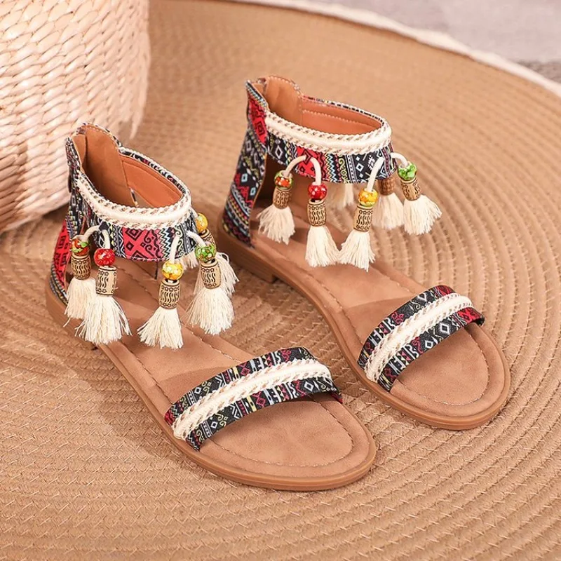 

Сандалии женские в этническом стиле, модные туфли с бахромой, на молнии сзади, с бусинами, римские сандалии, лето 2023
