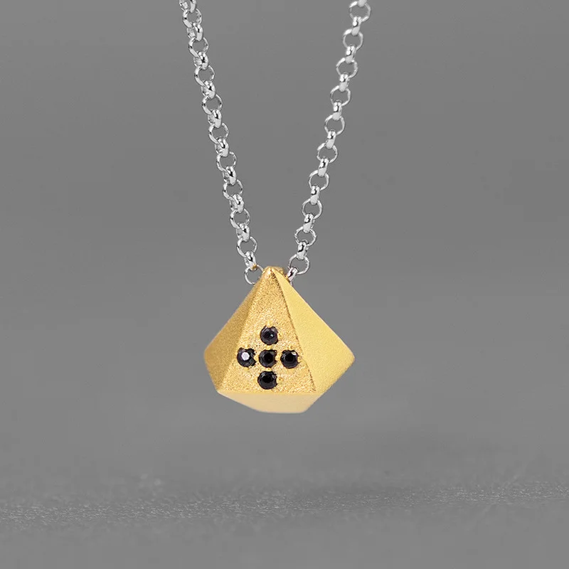 

Цепочка женская из серебра 925 пробы с подвеской в виде бриллианта