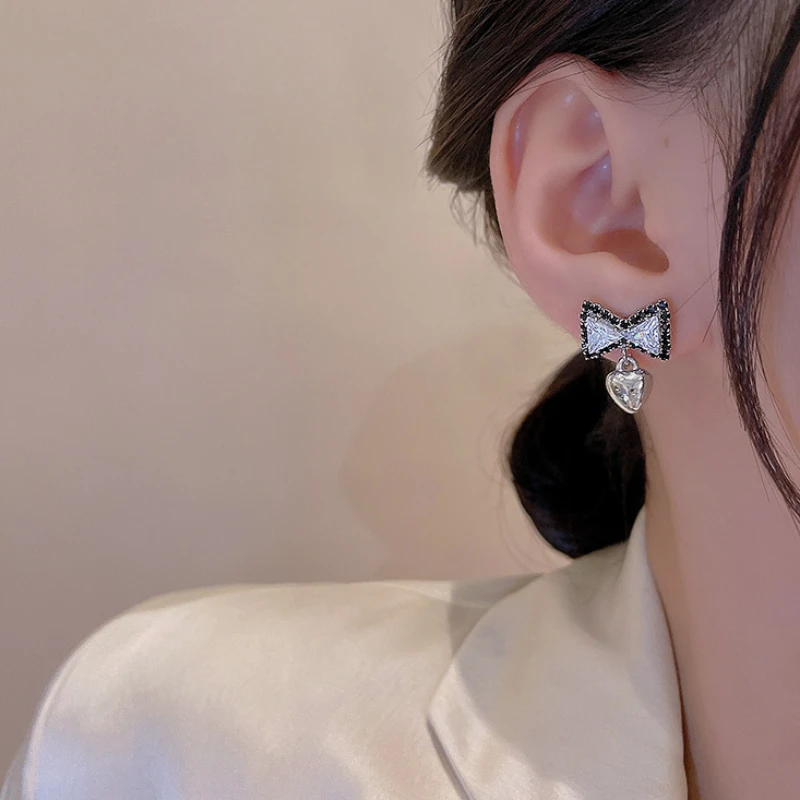 

VSnow Luxury Black Bow-knot Shining Cubic Zircon Dangle Earings for Women Exquisite Love Heart Metal Party Earings Jewelry