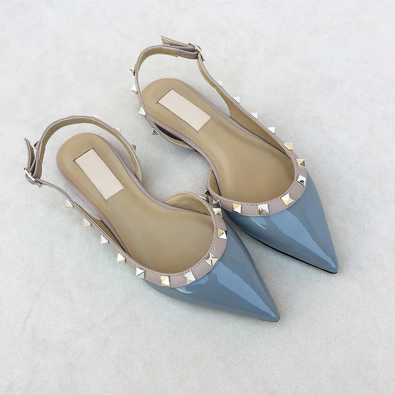 Women's Sandals Designer Flat Slippers Summer Brand Rivet Shoes Fashion Casual Outdoor Leather Simple Ladies Comfortable Shoes