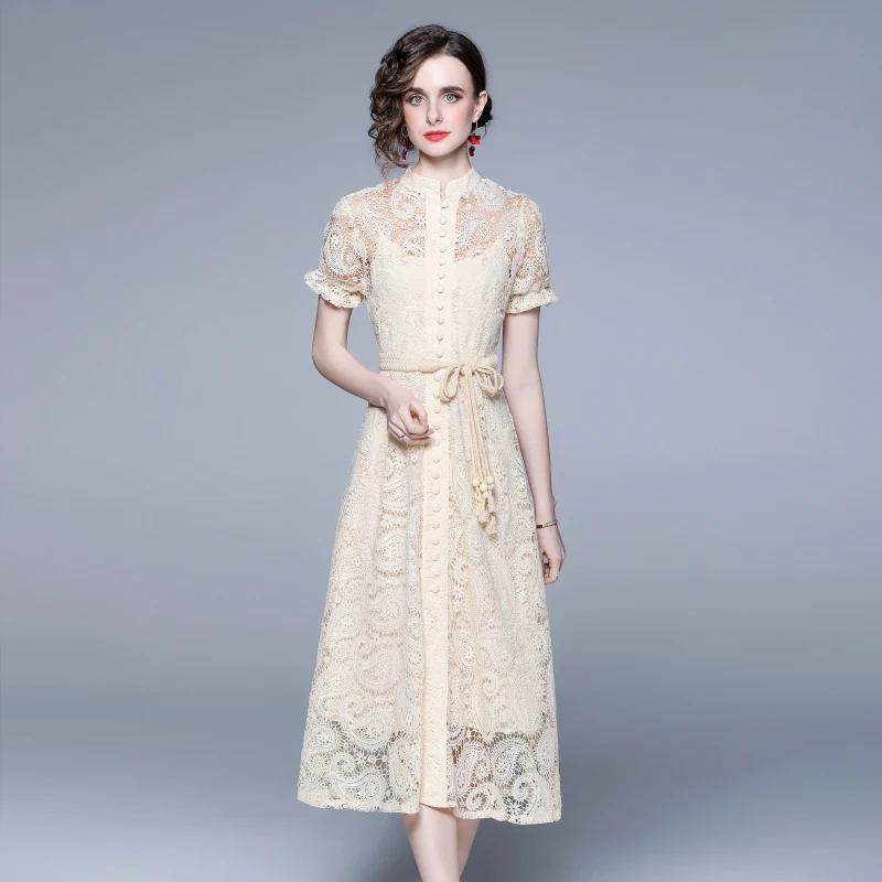 Женское вязаное платье с поясом летнее кружевное воротником-стойкой и коротким