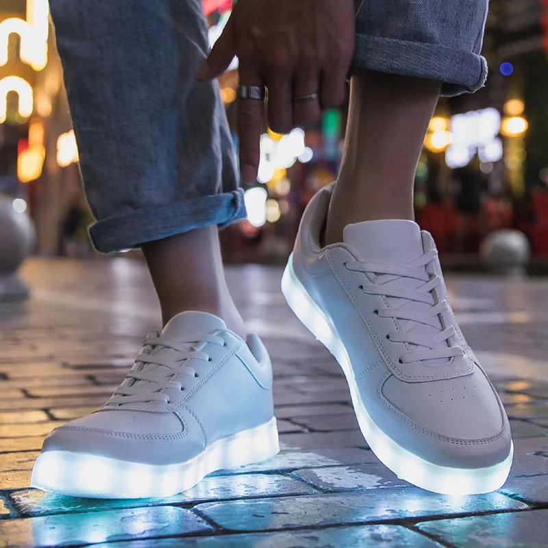 

2023 Shiny Sneakers Men Low-top Rubber Soles Anti-skid Leisure Shoes Led Lights Colorful Sneakers USB Charge Women White Shoes