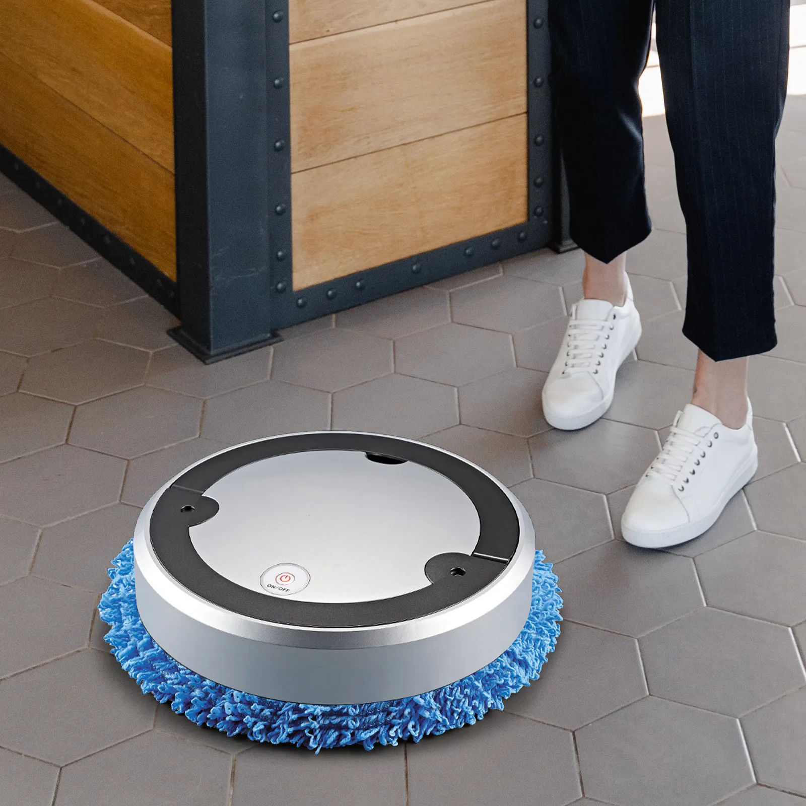 

Робот для сухой и влажной уборки Brush Home