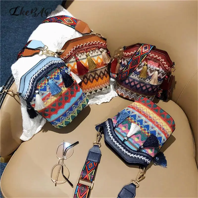 

1PCS Casual Hand Woven Crossbody Ethnic Straw Bags Women Handbag Retro Flap Rattan Straw Beach Tassel Women Messenger Bags