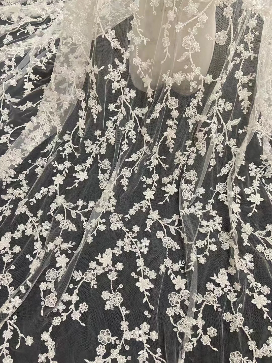 

Новая Изысканная белая Тюлевая вышивка с бусинами и маленькими цветами, Высококачественная Белая ткань для свадебвечерние платья/5 ярдов