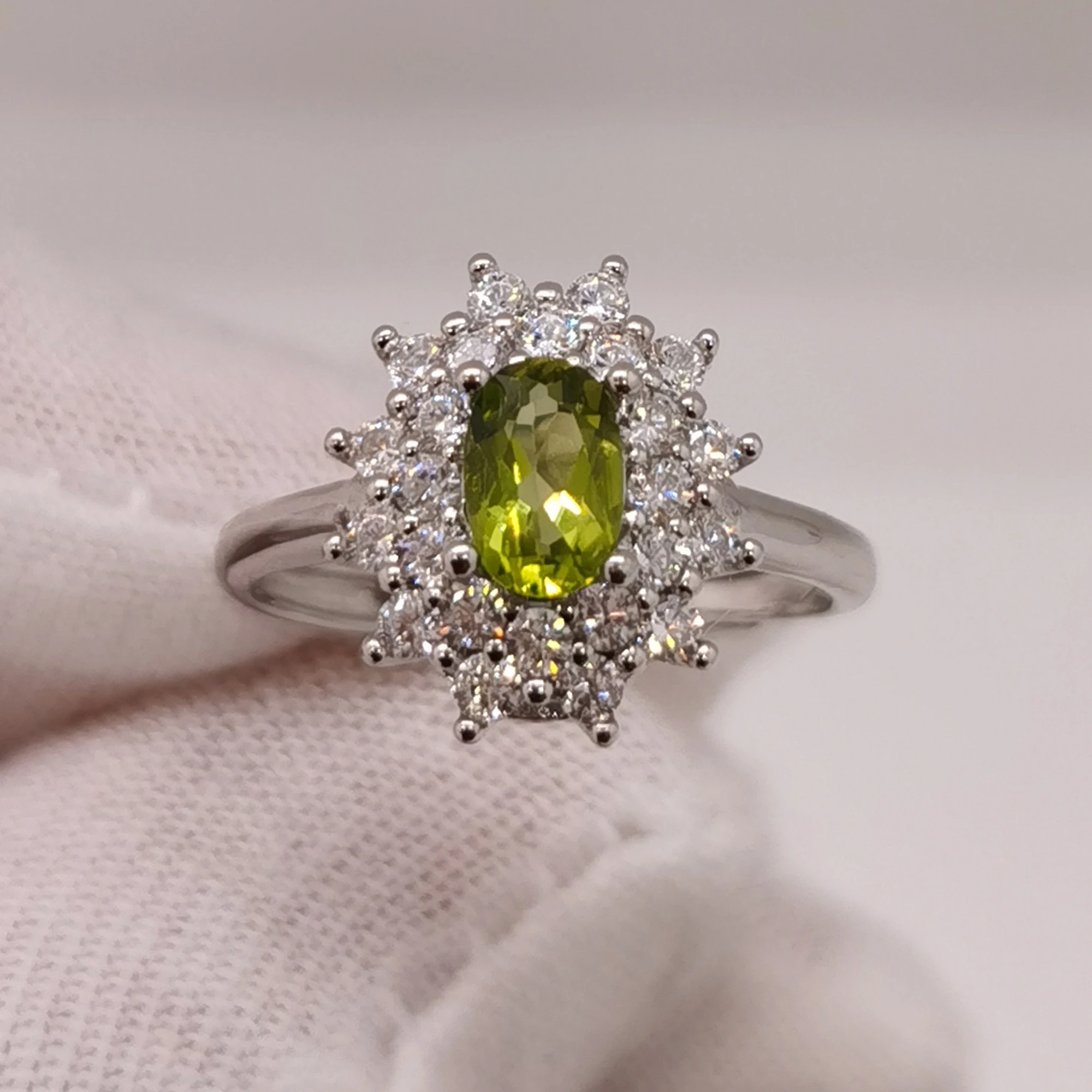 

0.5ct VVS Grade Natural Peridot Ring 4mm*6mm Peridot 925 Silver Jewelry Ward Off Evil Gems Ring Gift for Woman