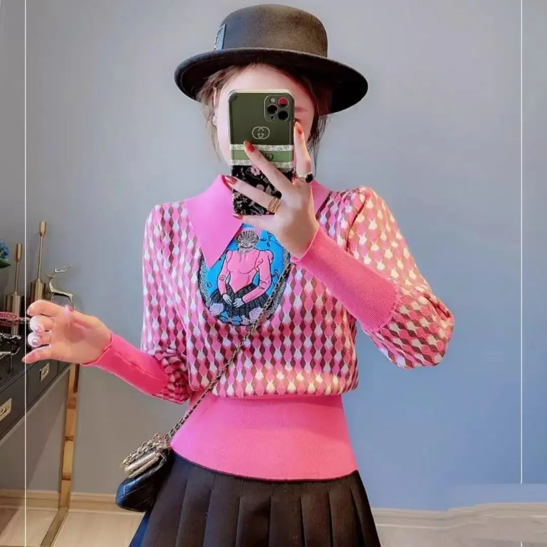 Женский свитер в французском стиле с вышивкой и мультяшным рисунком