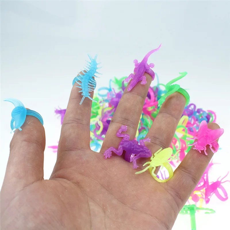 

HOT SALE 30PCS Novelty Funny Fluorescent Luminous Effect Mini Plastic Centipede Snake Gecko Insect Ring Toy Model Pack Toy Gift