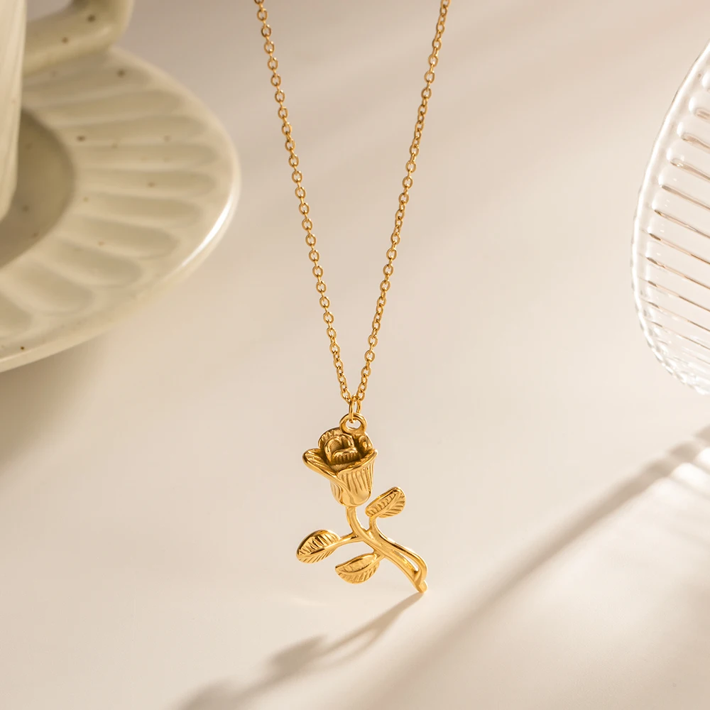 

Design Rose Pendant Necklace For Women Creative Three-dimensional Stainless Steel Necklace Ladies Necklace Jewelry Gift