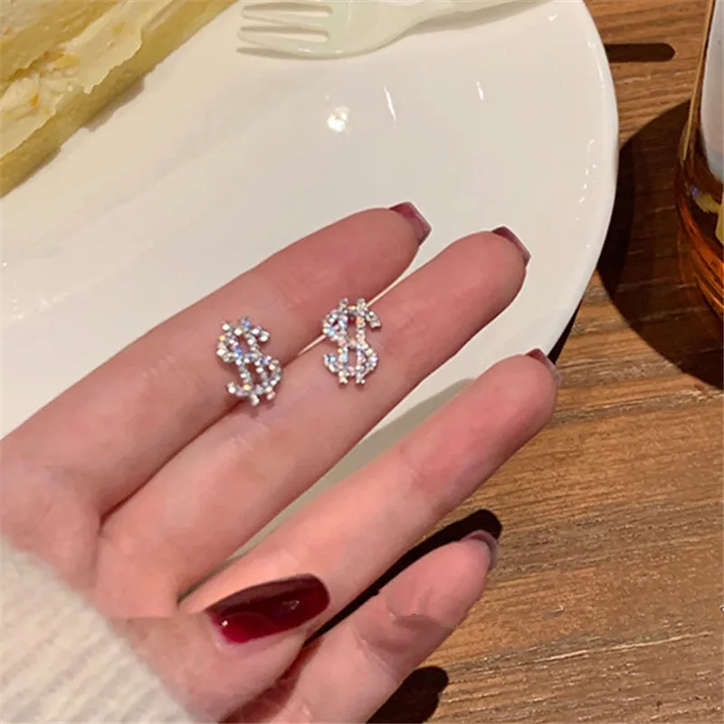 

Женские серьги-гвоздики из серебра 925 пробы, с фианитом