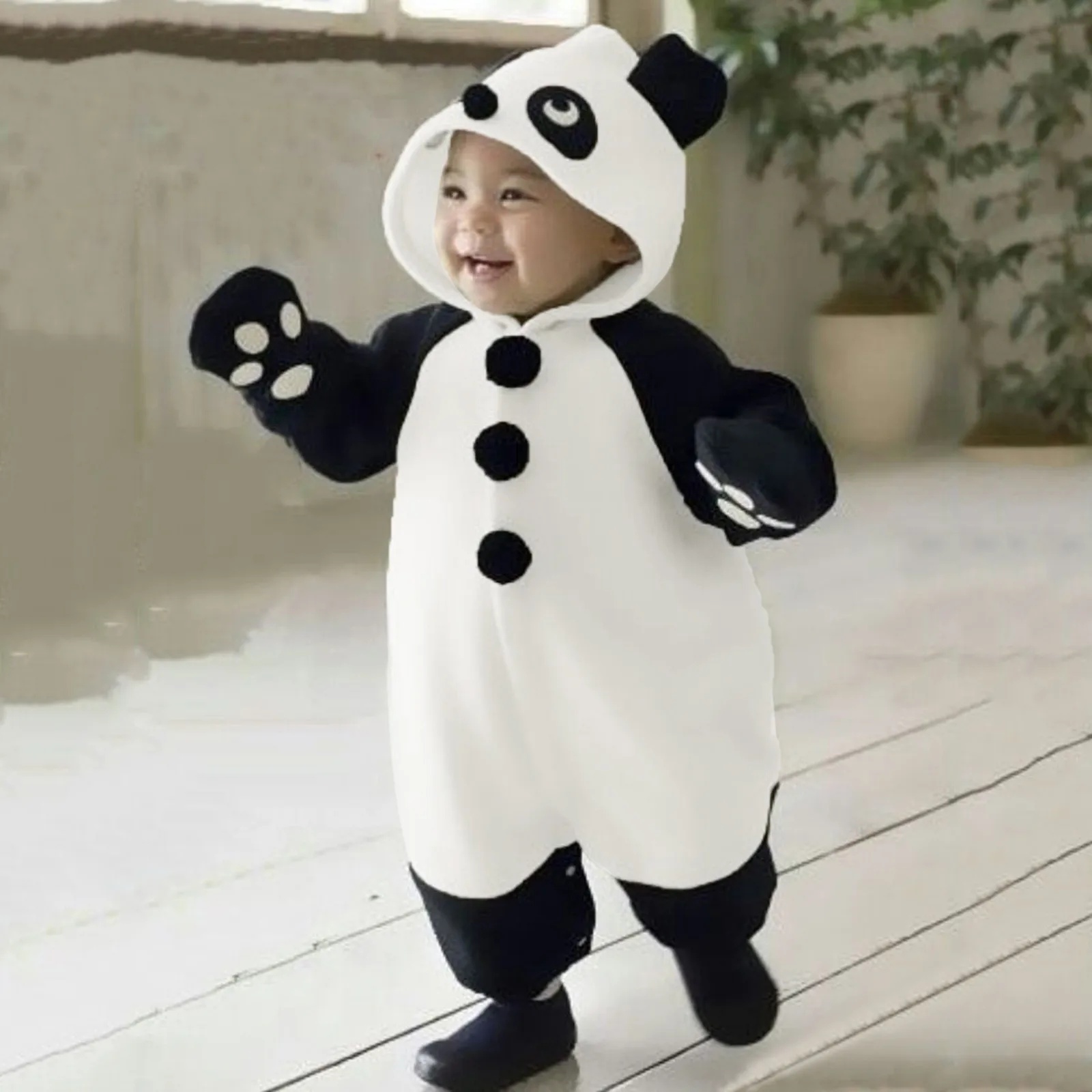 

Детский зимний комбинезон в виде панды