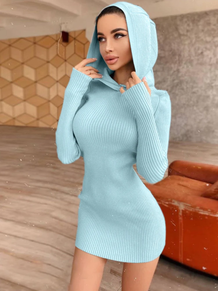 

Женское трикотажное платье с капюшоном и длинным рукавом