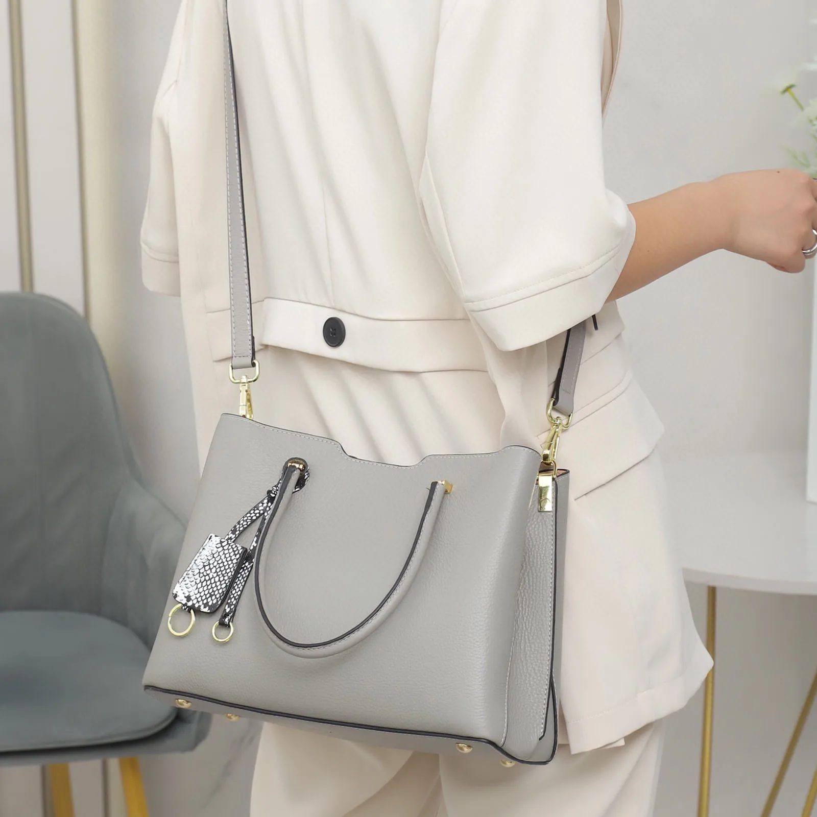 2023 new fashion head layer cowhide women's bags handbags atmospheric versatile large capacity