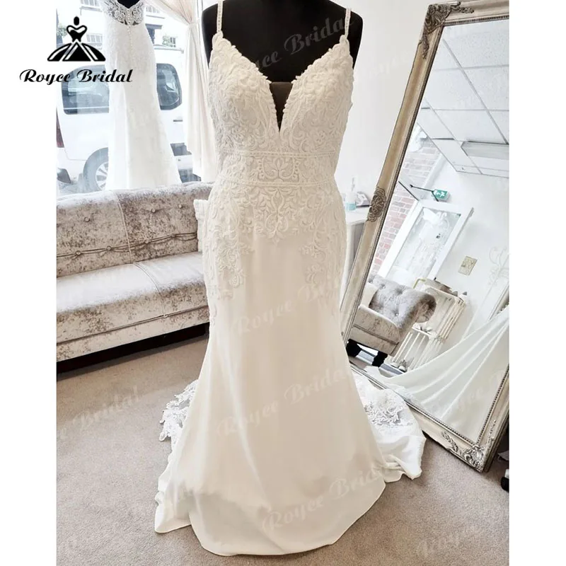 

Chic Boho Trumpet Wedding Dress with Buttons Mermaid Backless V Neck Sweep Spaghetti Straps Lace Applqiued Robe de mariee 2023