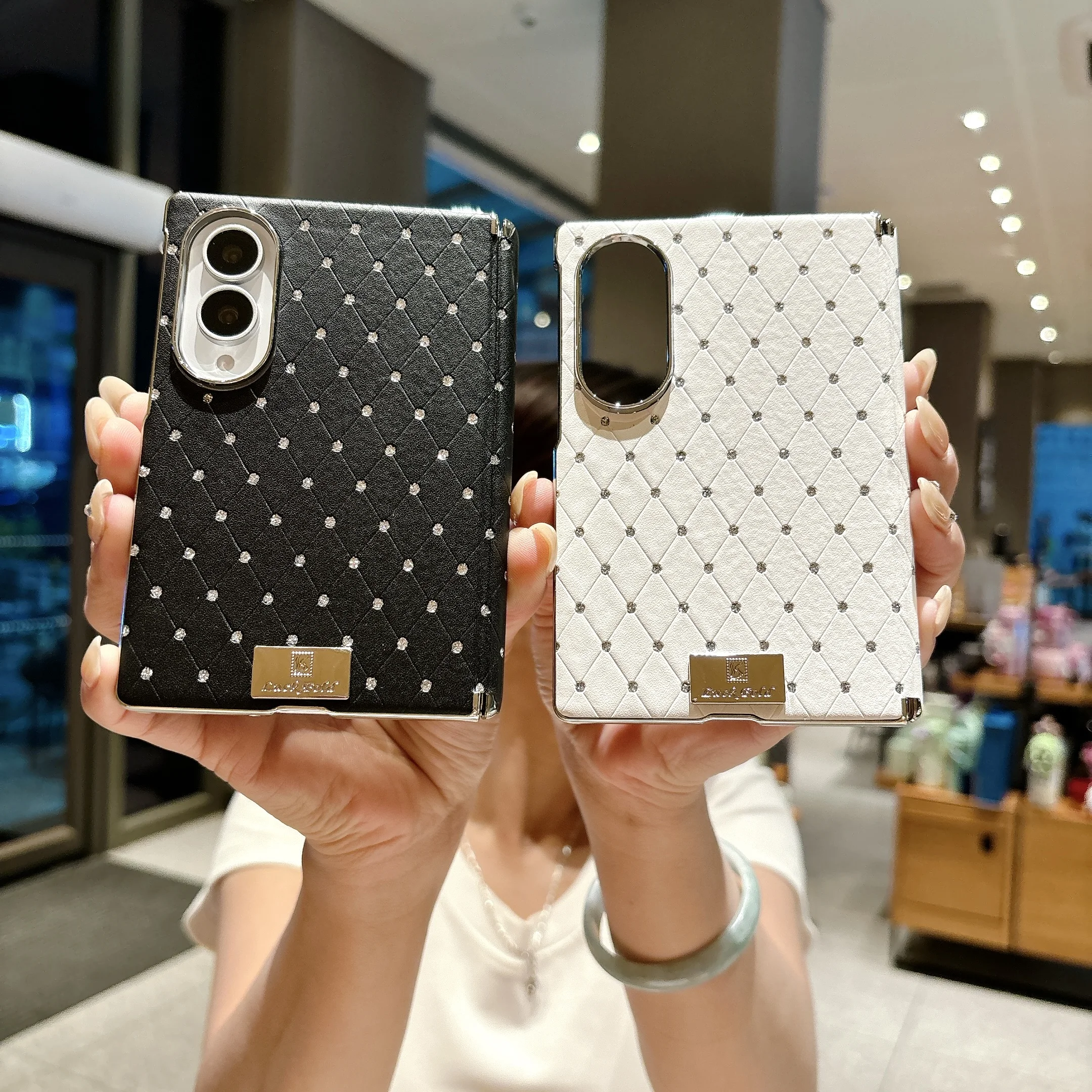 Фото Стильный кожаный чехол для Samsung Z Fold 8 с ромбовидным узором и стразами, с защитой шарнира, ударопрочный, тонкий, приталенный №5