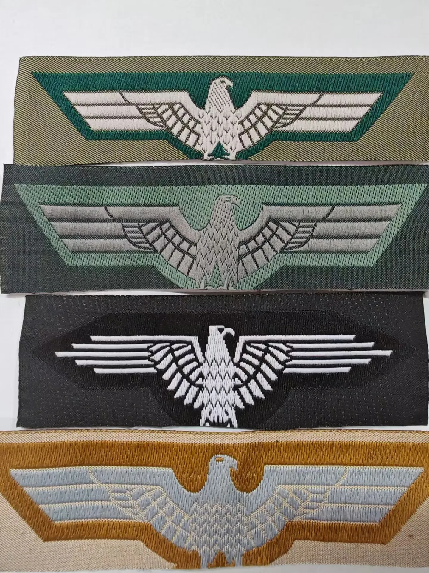 Eagle Velcro в группе четырех человек