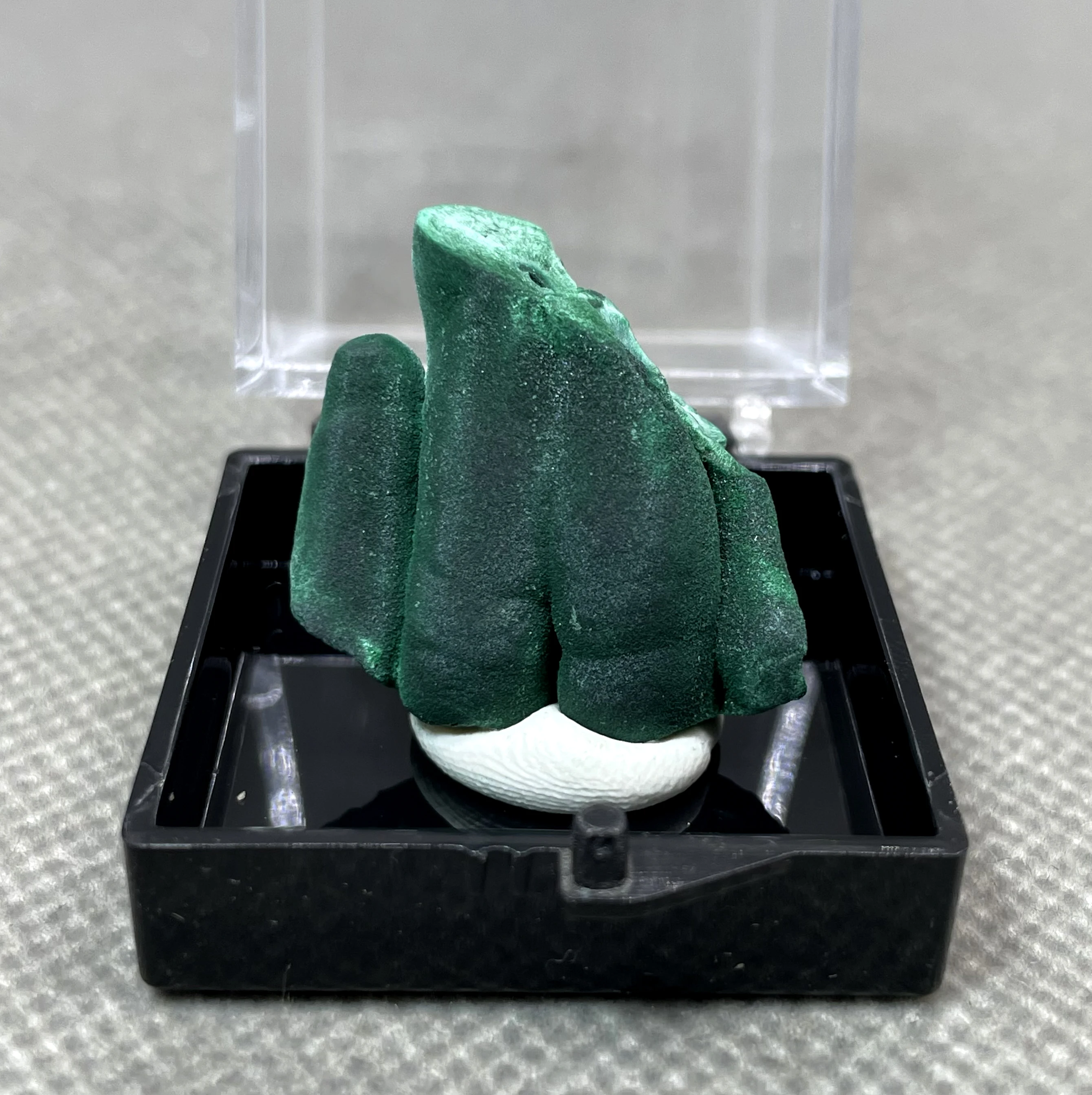 

Новинка! 100% натуральный малахит, минеральный образец, Кристальные камни и кристаллы, лечебный кристалл, размер коробки 3,4 см