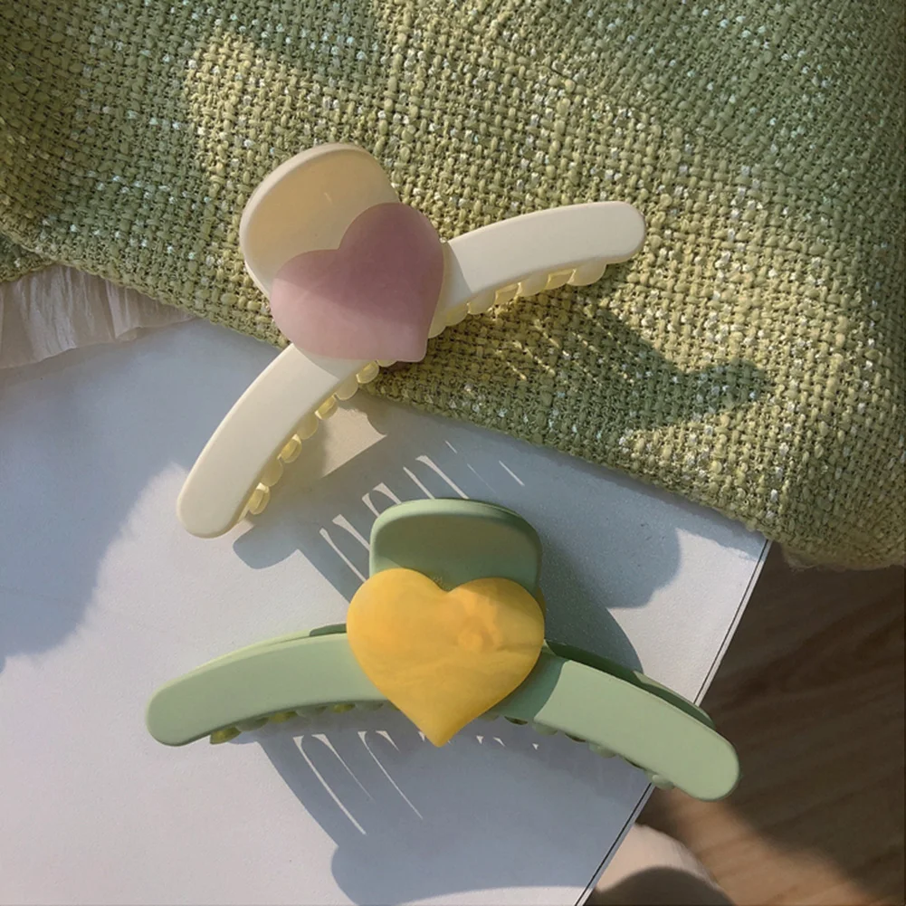 

Heart Hair Claws Vintage Hair Claw Hollow Hair Clip Geometric Hairpin Headwear for Women Makeup Bath Hair Accessories Shark Clip